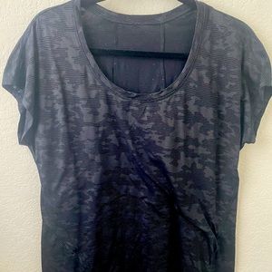 Lululemon short sleeved camo print top